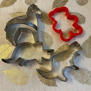 Dinosaur and animals assorted cookie cutters, some vintage set of 4